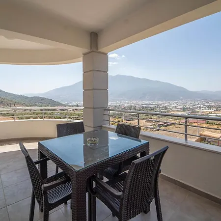 Charming With Fascinating View In דירה